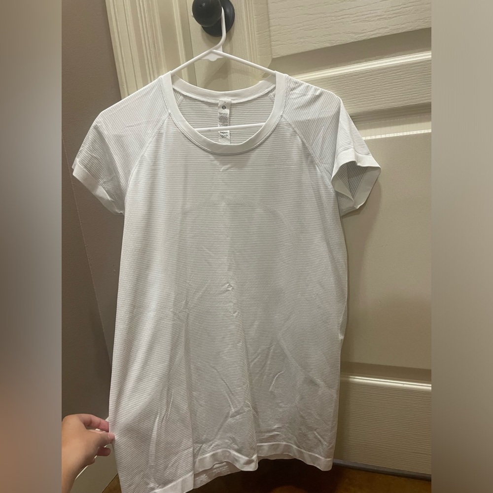 White lululemon swiftly tech